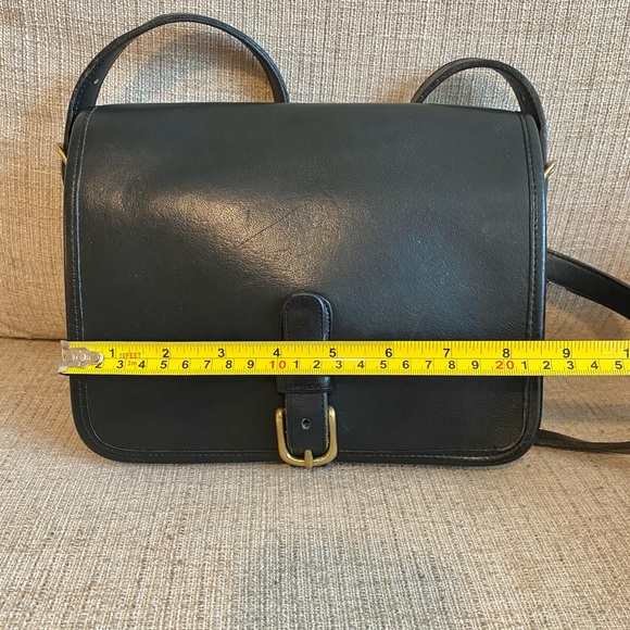 Vintage Coach saddle pouch style 9590 black leather crossbody NYC buckle summer - Picture 8 of 9